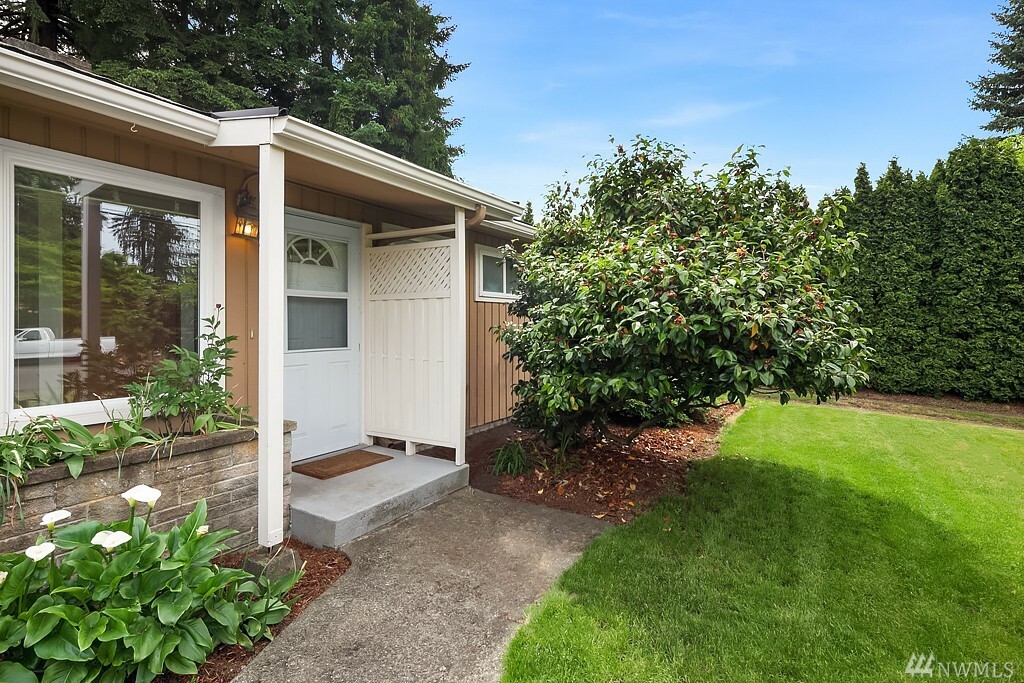 Property Photo:  7235 NE 156th St  WA 98028 