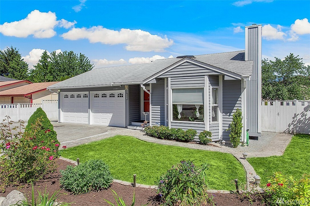Property Photo: 2002 SW 348th St WA 98023