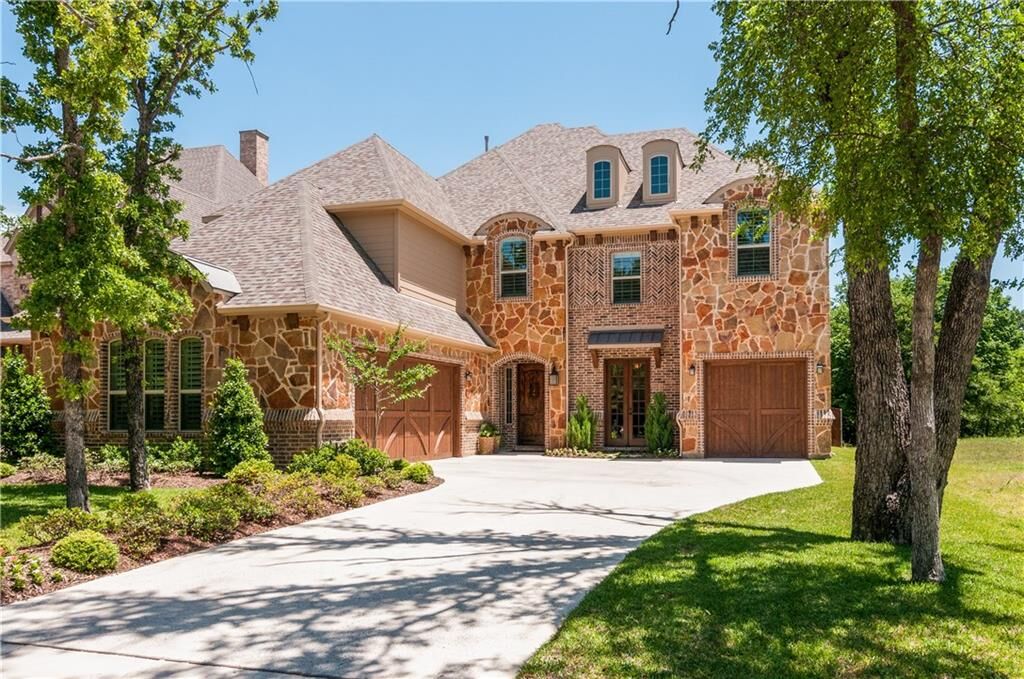 Property Photo: 341 Parkview Lane TX 76248