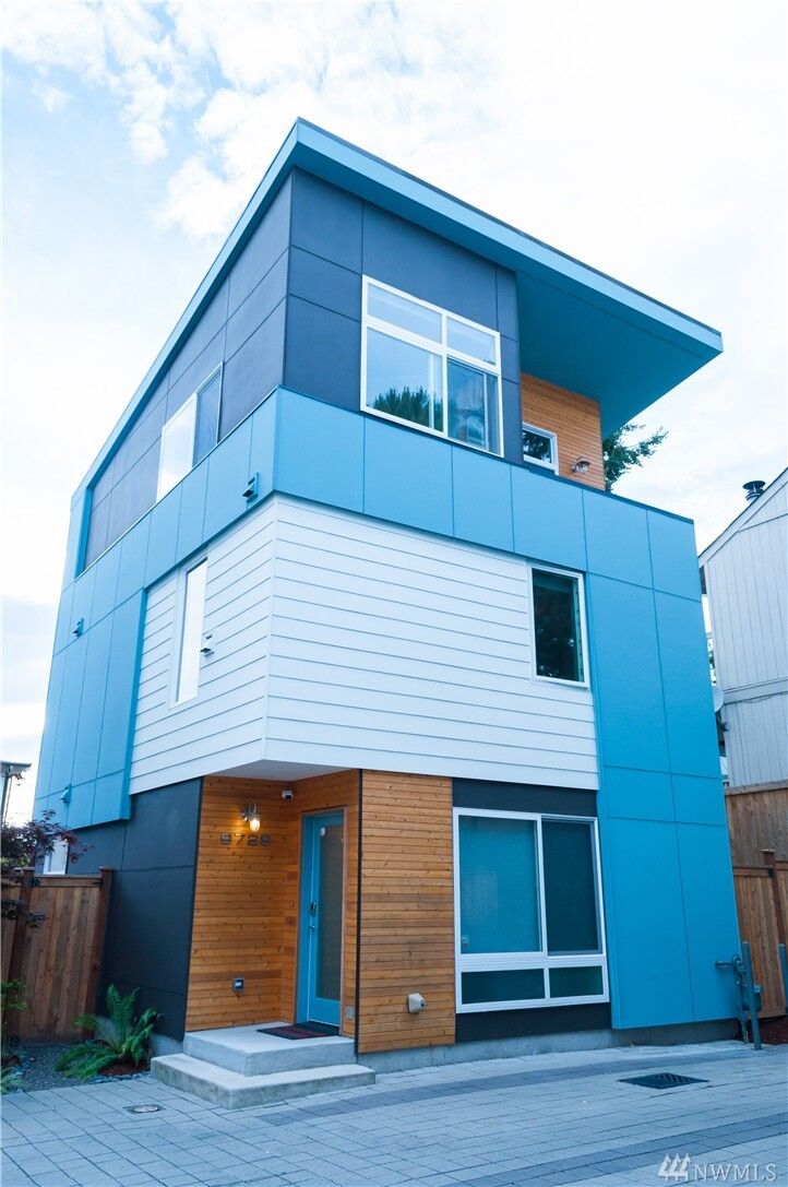 Property Photo: 9729 Woodlawn Ave N WA 98103