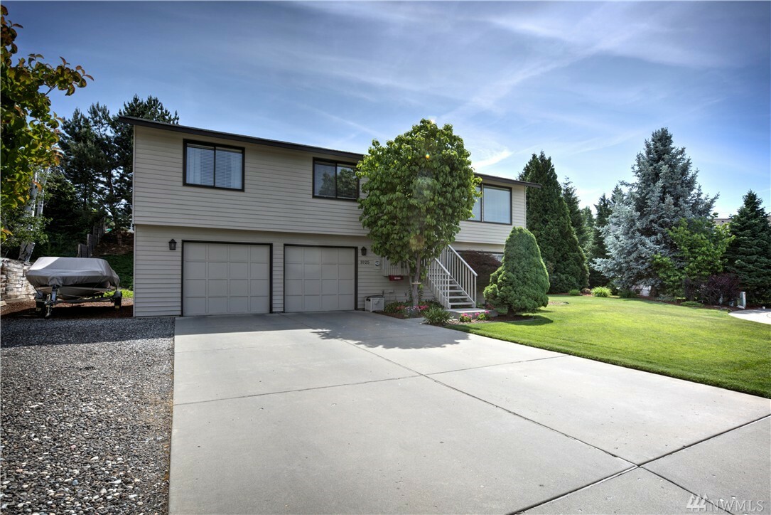 Property Photo:  1025 Gilbert Ct  WA 98802 