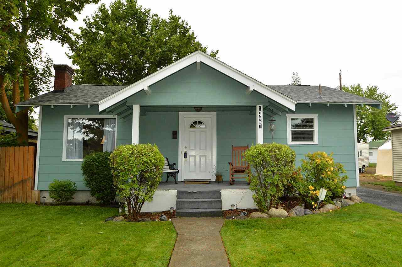 Property Photo:  1427 E Everett Ave  WA 99207 