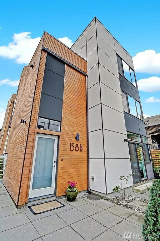 Property Photo: 158 22nd Ave B WA 98122
