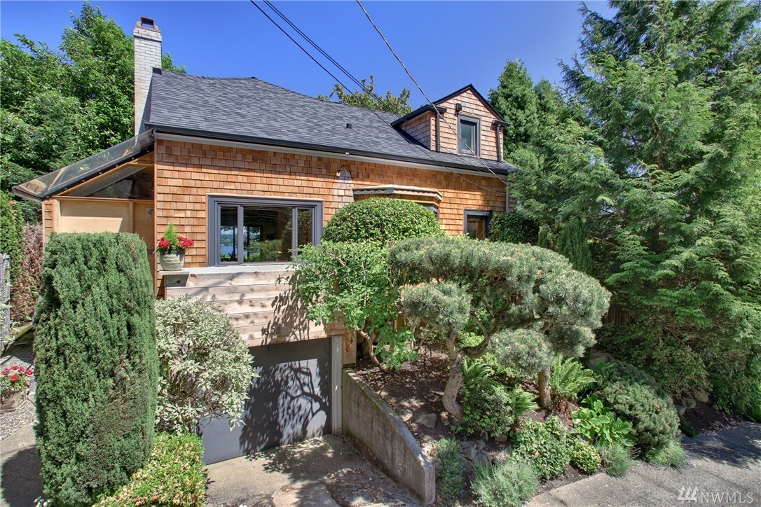 Property Photo: 1502 Madrona Dr WA 98122