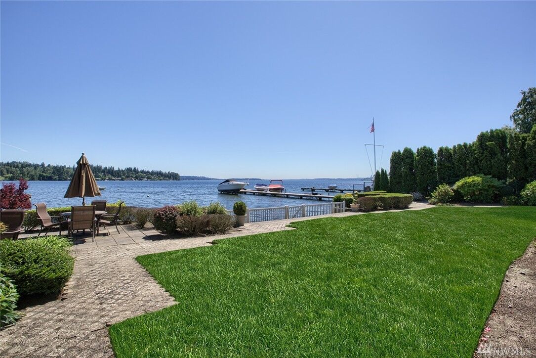 Property Photo: 9039 NE Juanita Dr 201 WA 98034