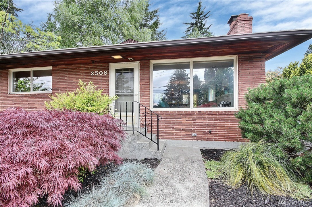 Property Photo: 2508 NE 130th St WA 98125