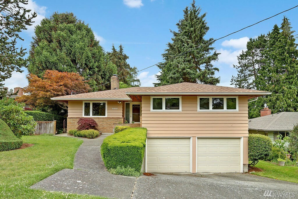 Property Photo:  3812 NE 98th St  WA 98115 