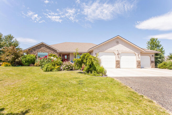 60 Snowy Owl Ln  Yakima WA 98908 photo