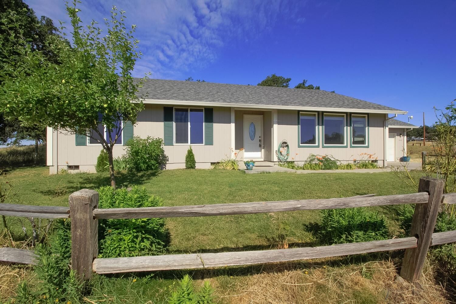 Property Photo:  2410 Dodge Road  OR 97524 