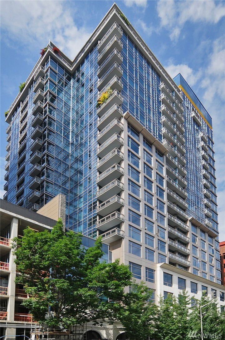 Property Photo: 2033 2nd Ave 1708 WA 98121