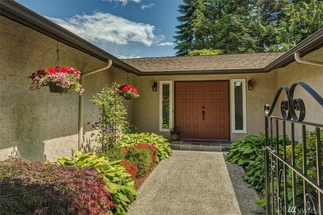 Property Photo:  9505 171st Ave SE  WA 98290 