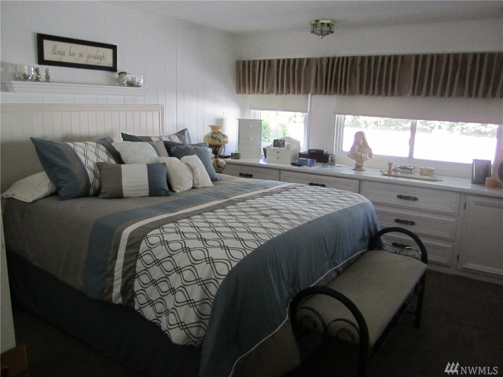 Property Photo: 7472 Road F SE 6 WA 99344
