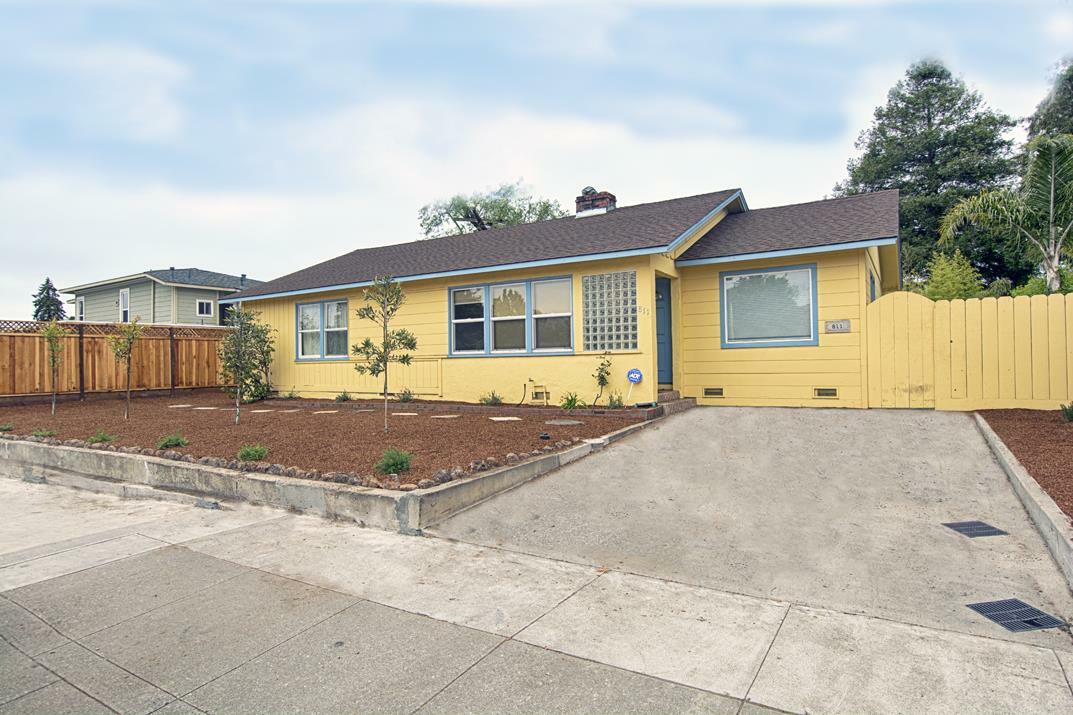 Property Photo:  811 Bay Street  CA 95060 