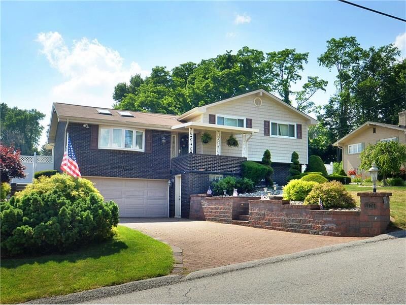 Property Photo:  1370 Craig Drive  PA 15642 