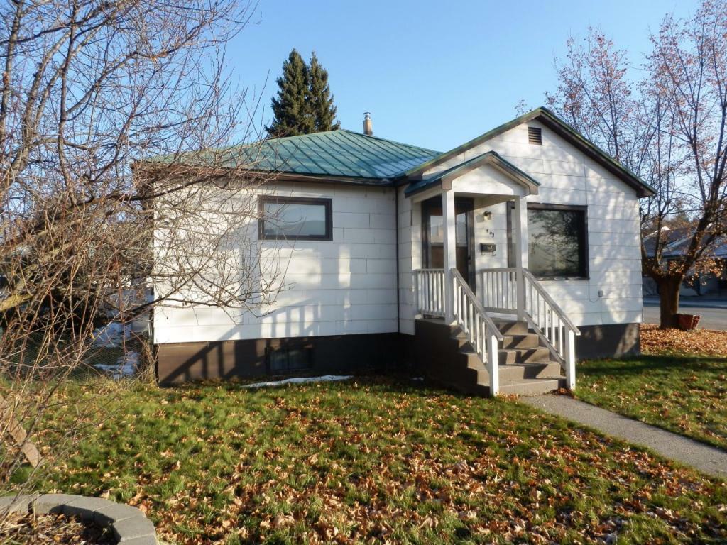 Property Photo:  493 Oak St S  WA 99114 