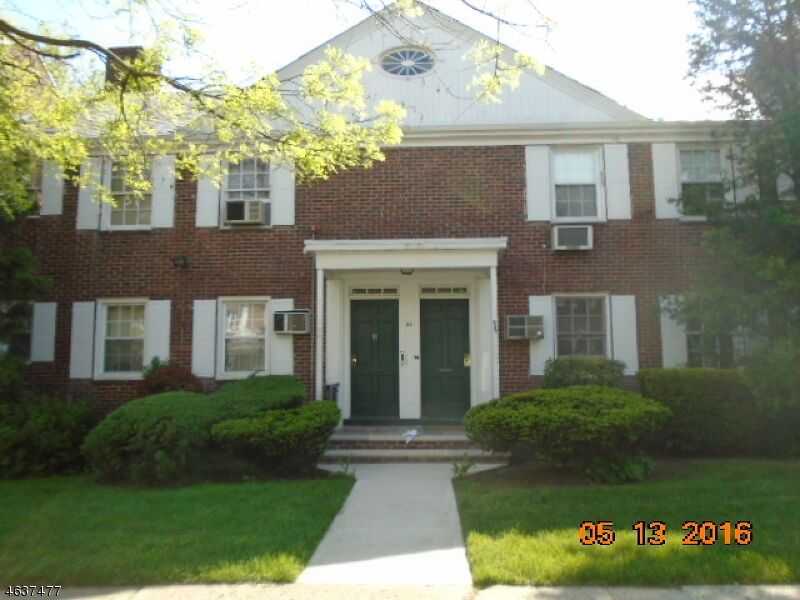 Property Photo:  46 Meadowbrook Pl  NJ 07040 