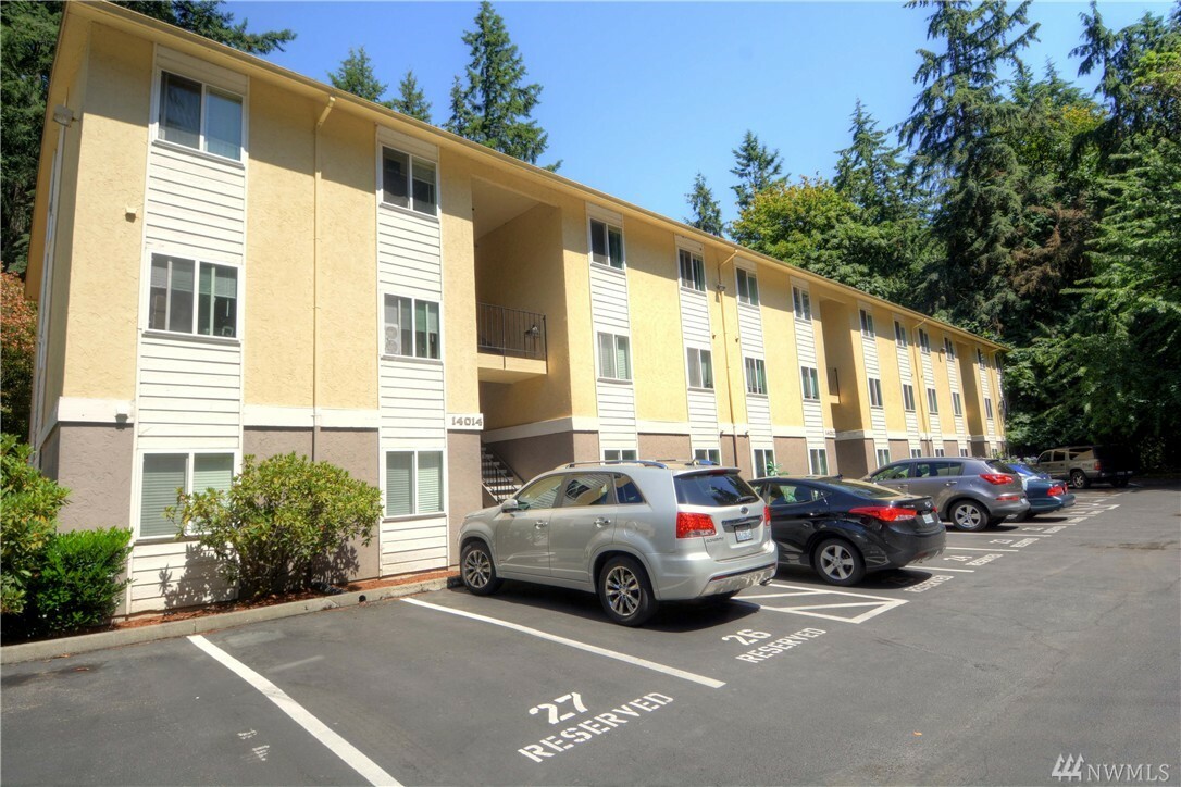 Property Photo:  14012 Juanita Dr NE A4-S  WA 98034 