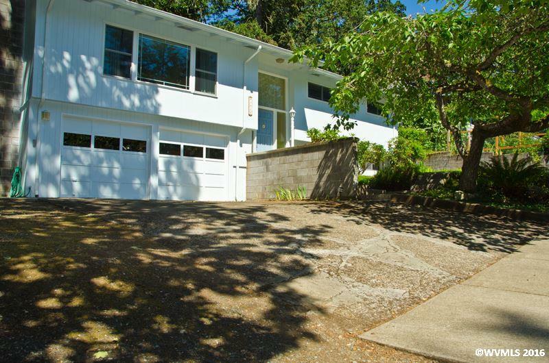 Property Photo:  3020 NW McKinley Dr  OR 97330-1138 
