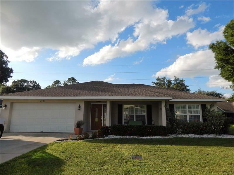 Property Photo: 6931 Oakcrest Way FL 33542