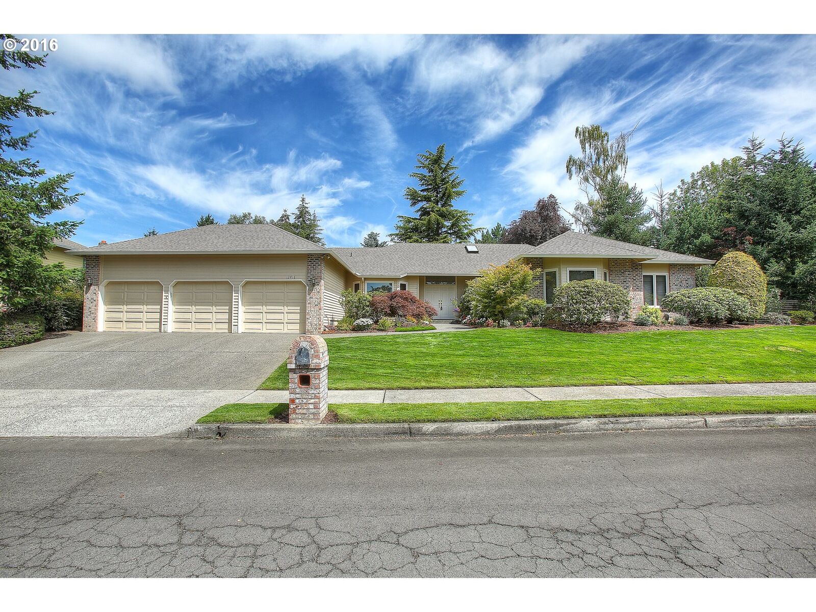 Property Photo: 13416 SE Angus St WA 98683
