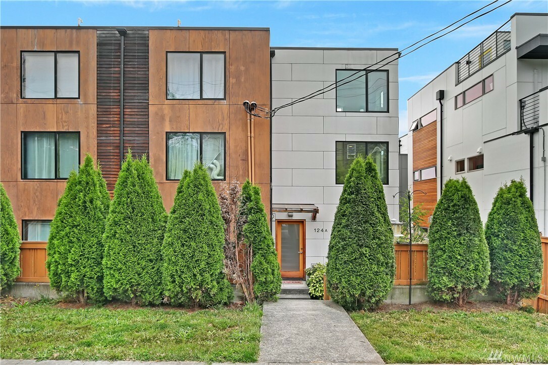 Property Photo: 124 24th Ave E WA 98112