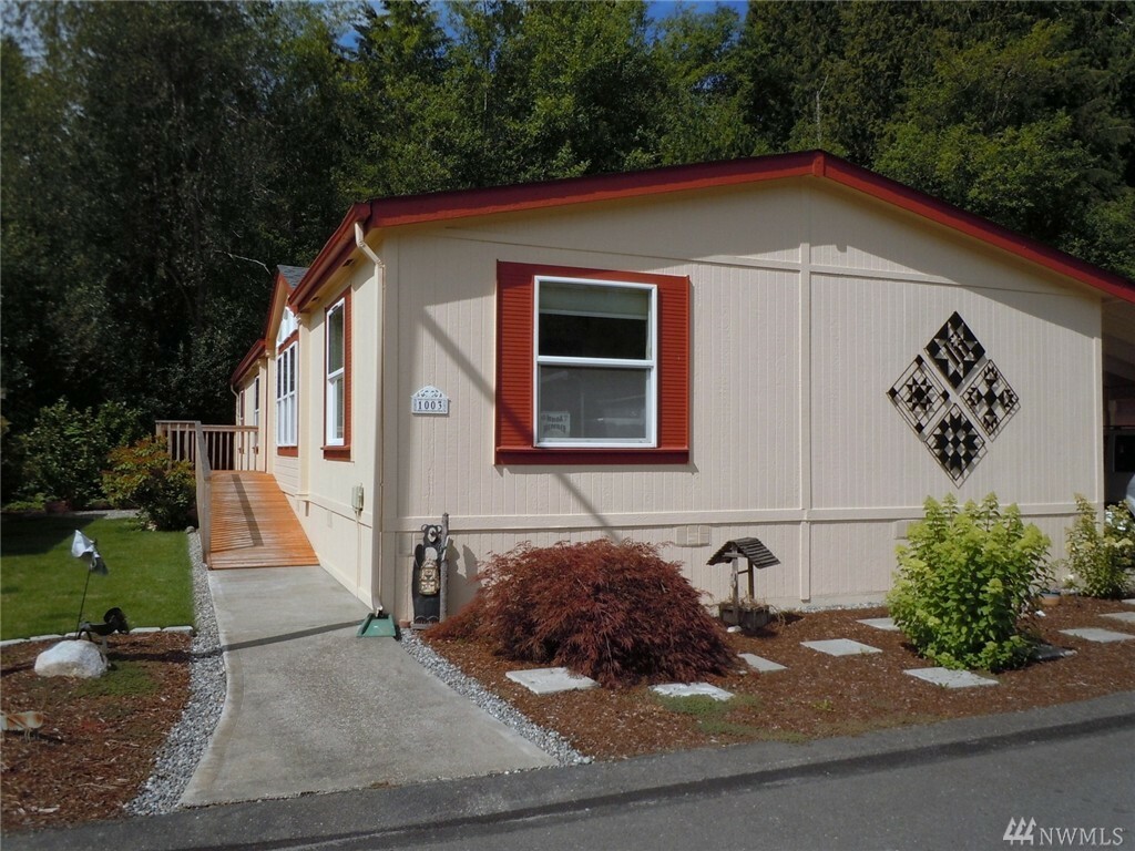 Property Photo:  1003 NE Saturn Lane  WA 98311 