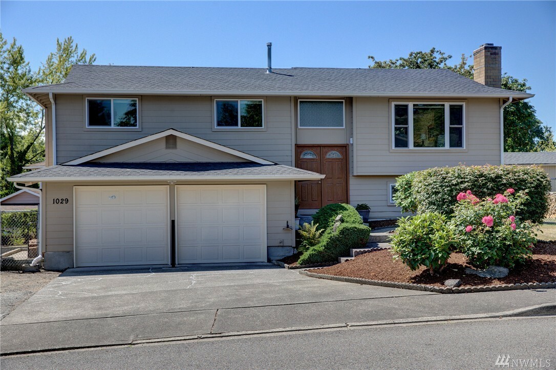 Property Photo:  1029 S 262nd Place  WA 98198 