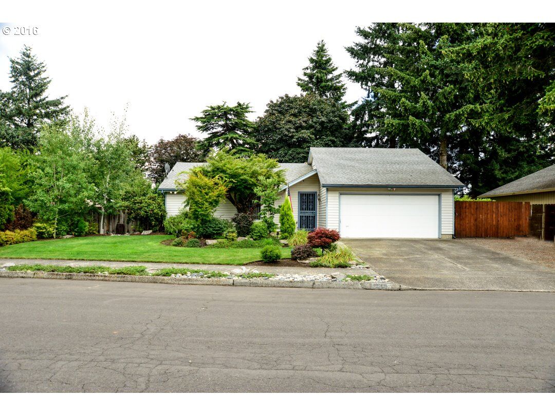 Property Photo:  15011 SE Meadow Park Dr  WA 98683 