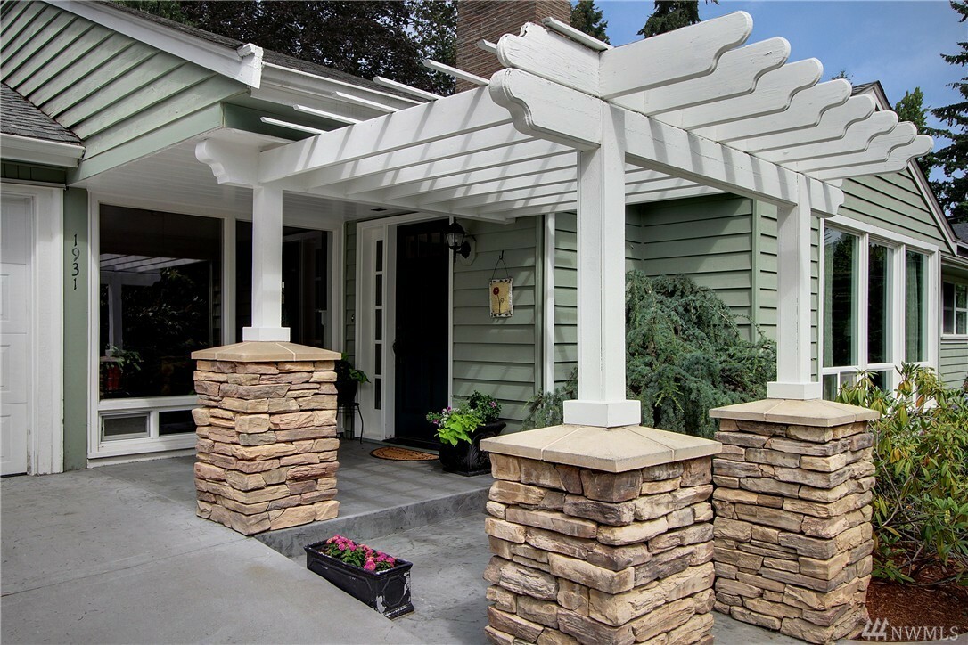 Property Photo: 1931 109th Ave SE WA 98004