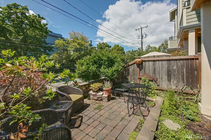 Property Photo: 1110 10th Ave E A WA 98102