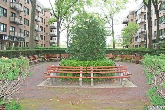 Property Photo:  4 Birchwood Ct 5F  NY 11501 