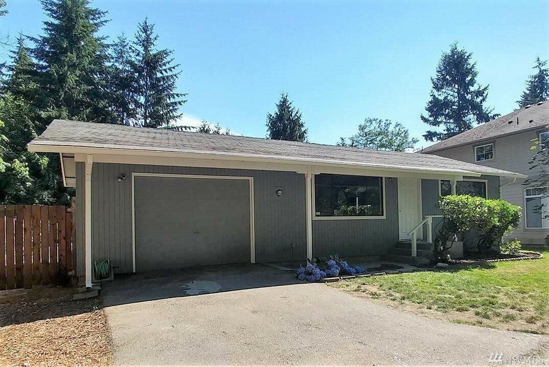 Property Photo:  2401 NE 28th St  WA 98056 