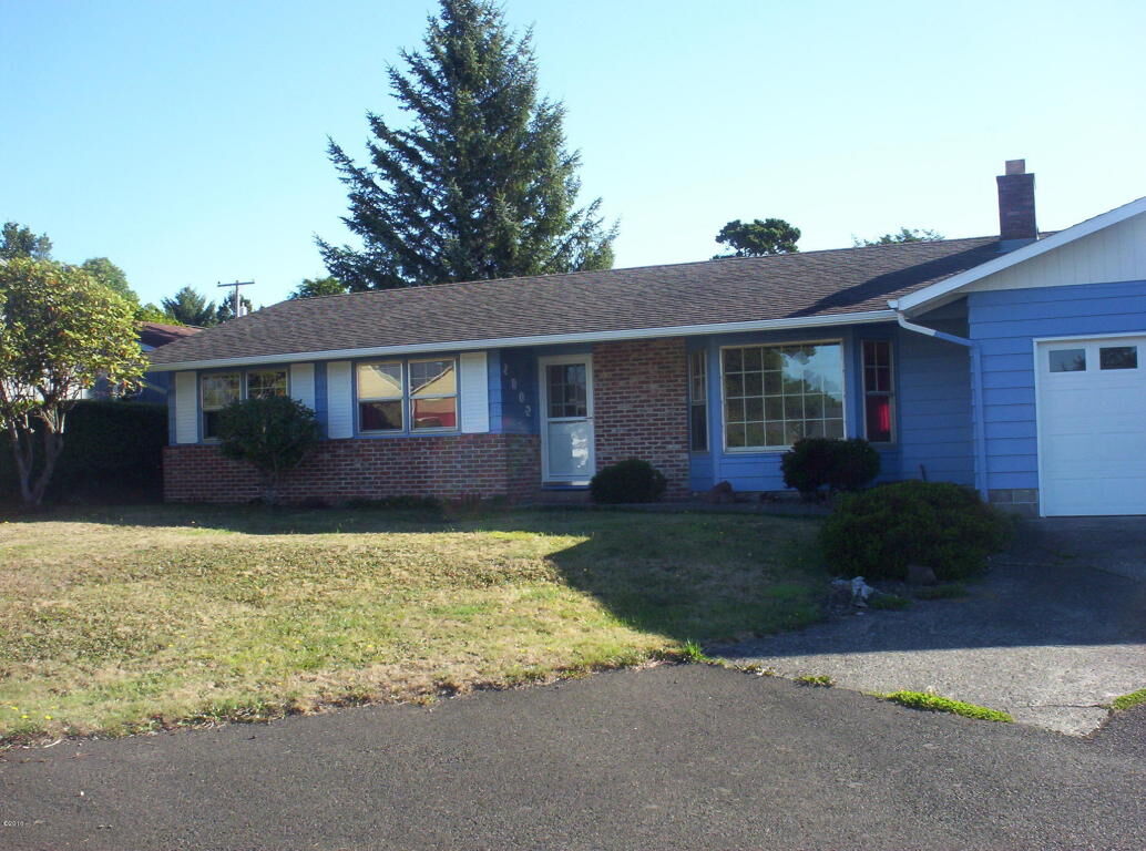 Property Photo:  1902 NW Nye Street  OR 97365