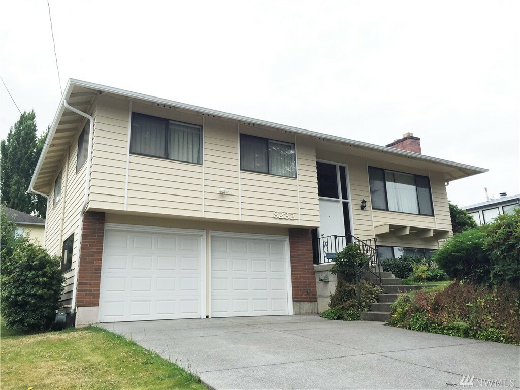 Property Photo:  8233 S 114th St  WA 98178 