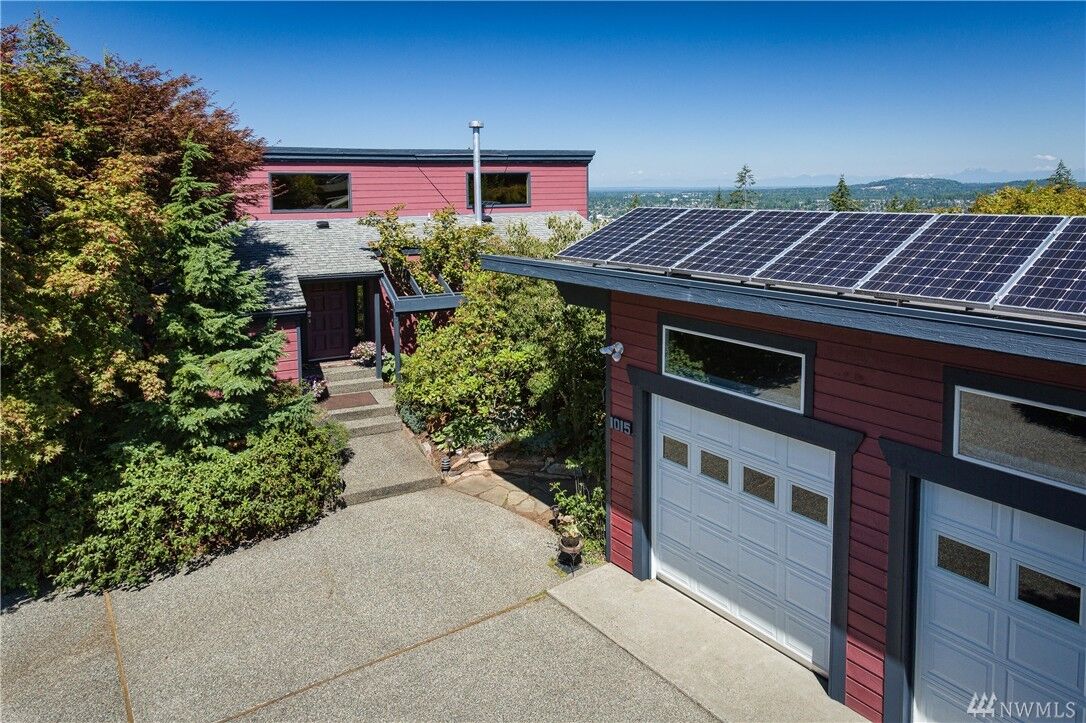 Property Photo:  1015 W Toledo St  WA 98229 