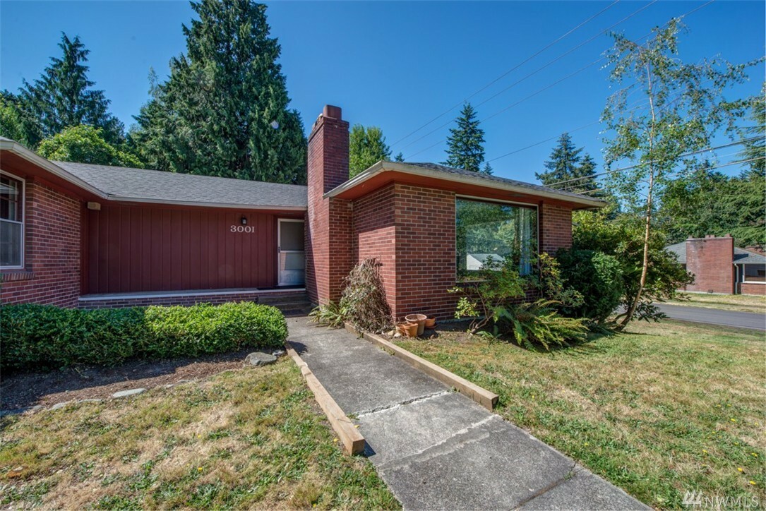 Property Photo:  3001 NE 90th St  WA 98115 