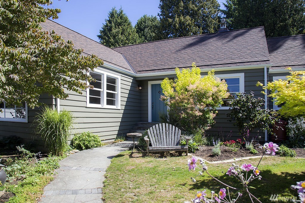 Property Photo:  11054 Alton Ave NE  WA 98125 