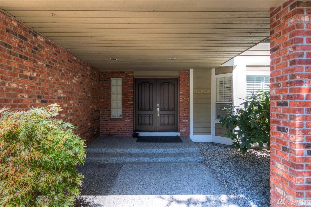 Property Photo:  11616 NE 67th St  WA 98033 
