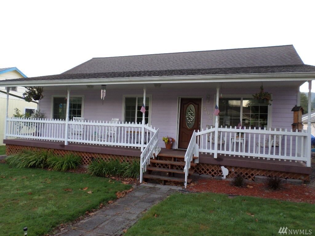 Property Photo:  402 Jackson St  WA 98581 