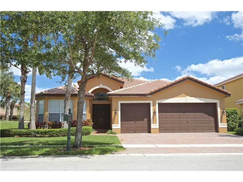 Property Photo: 5301 SW 184th Way FL 33029