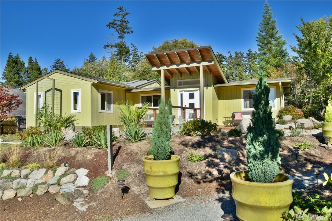 Property Photo:  540 Geneste Street  WA 98250 