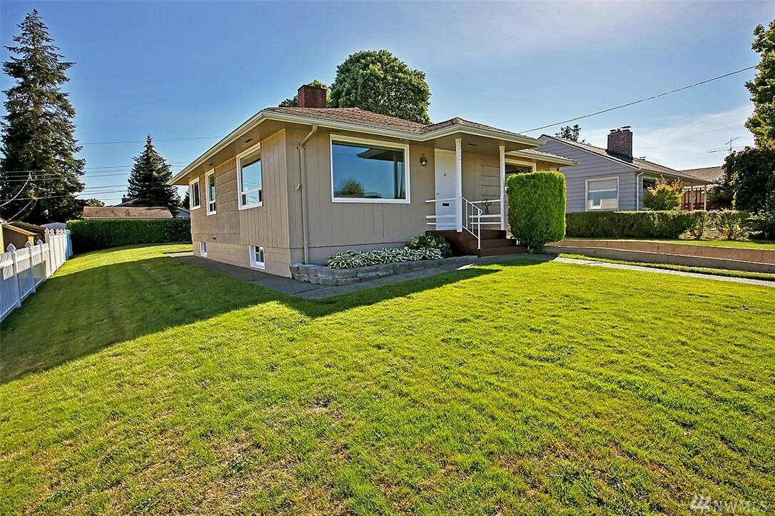 Property Photo:  2511 Holman St  WA 98310 