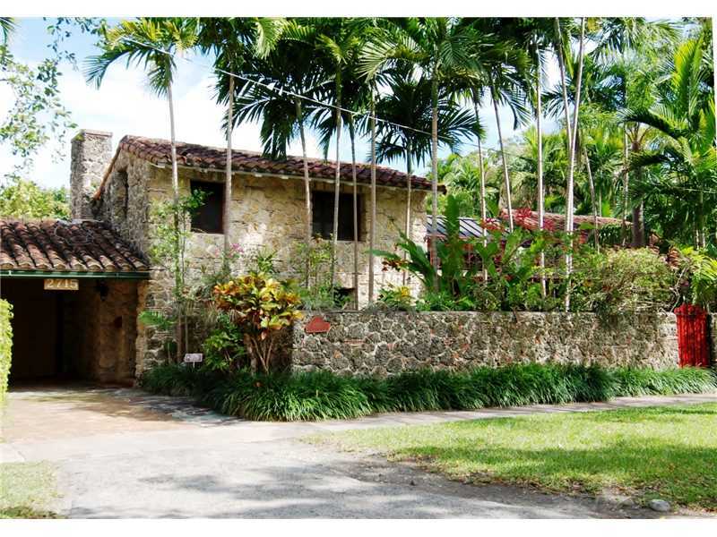 Property Photo: 2715 Toledo St FL 33134