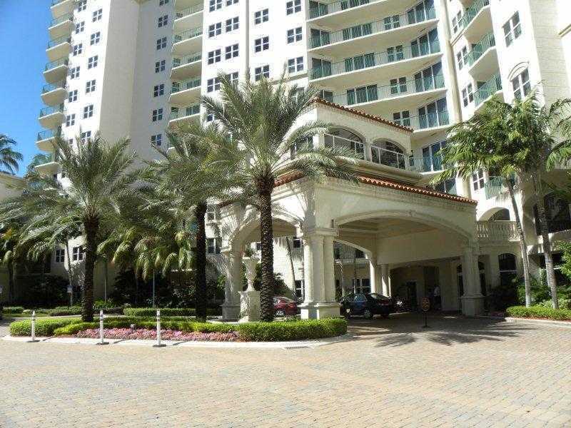 Property Photo: 19900 E Country Club Dr 609 FL 33180