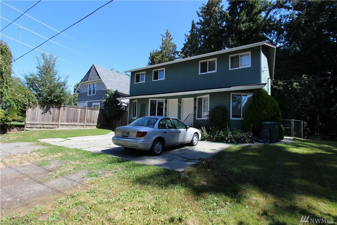 Property Photo:  427 Cedar Ave  WA 98290 