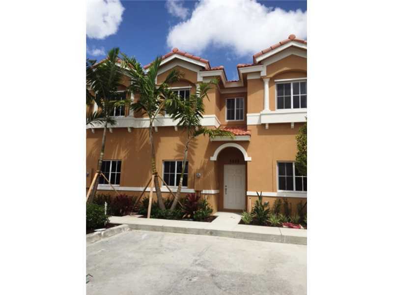 Property Photo: 5942 Woodlands Bl 5942 FL 33319