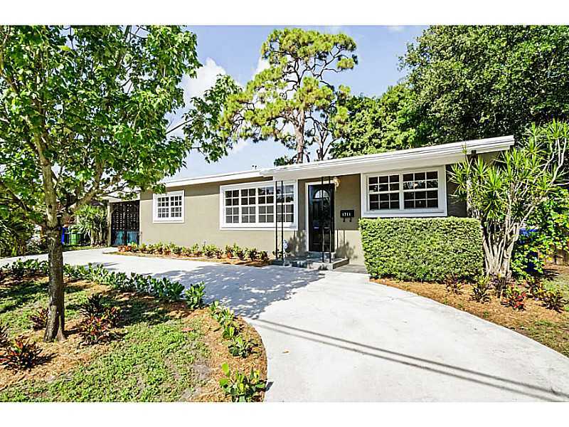 Property Photo: 1711 SW 22 Av FL 33312