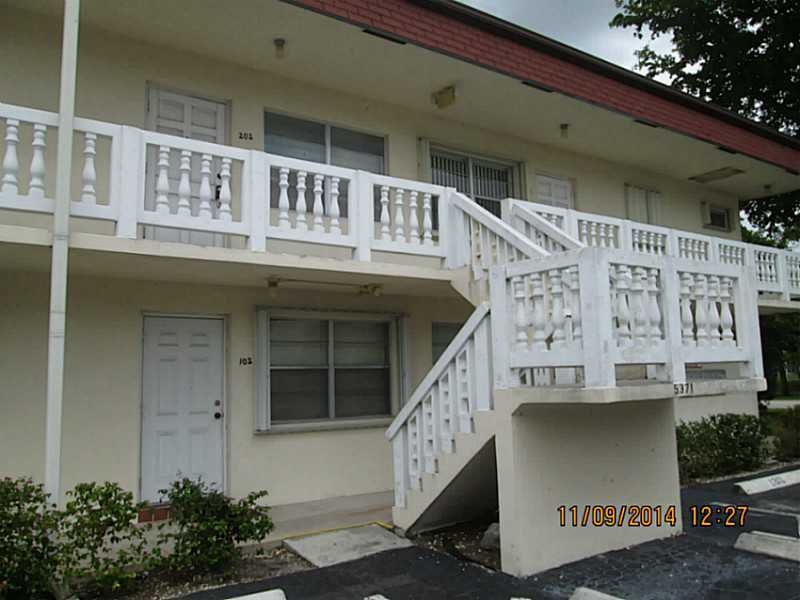 Property Photo:  5371 SW 40 Av 202  FL 33314 