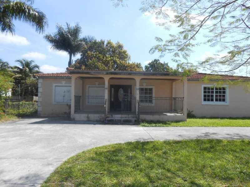Property Photo: 13741 NE Miami Ct FL 33161
