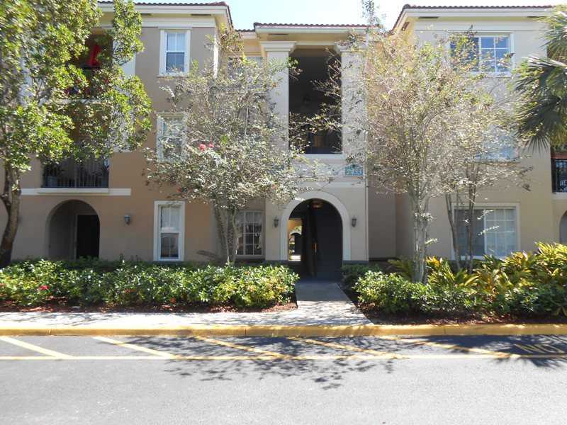 Property Photo: 2433 Centergate Dr 204 FL 33023